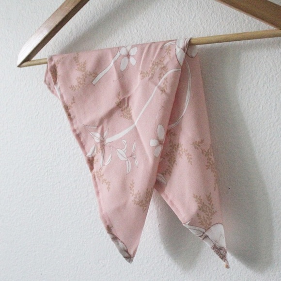 NWT HANDMADE Floral 16” x 16” Scarf #13 L988 - Picture 4 of 6